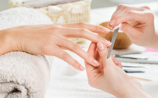 Ecco come schiarire le unghie con un rimedio naturale